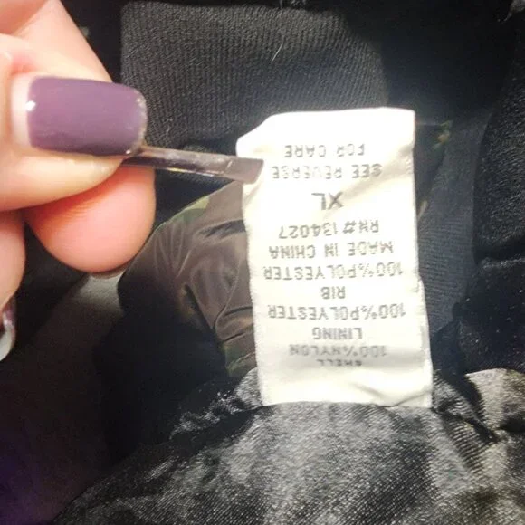 EUC Women's XL Angel Kiss Cropped camo satin bomber jacket (juniors) - Picture 2 of 14